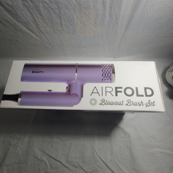 AIRFOLD Ionic foldable hair dryer blowout brush set with 3 detachable heads - Picture 4 of 5